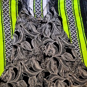 Thin comfy! Black and white flower print romper.